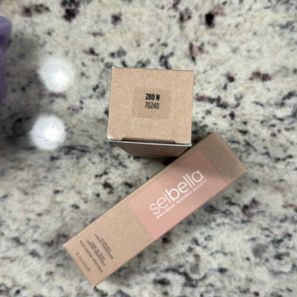 NWT Sei Bella Flawless liquid Foundation 280N